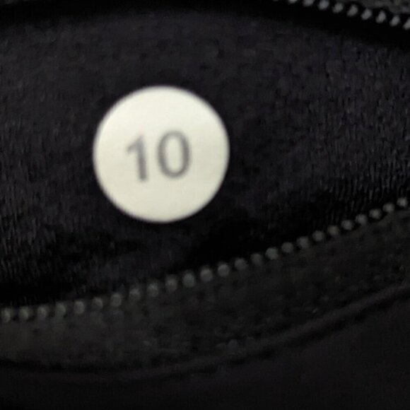 Lululemon Speed Short Lined Mini Obscurred Black Roses 10 - Picture 5 of 6